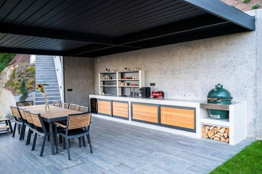Outdoor Kitchen with Dining Room
