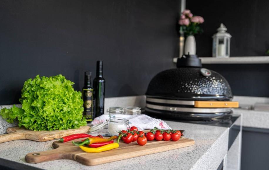 Modern Outdoor Kitchen