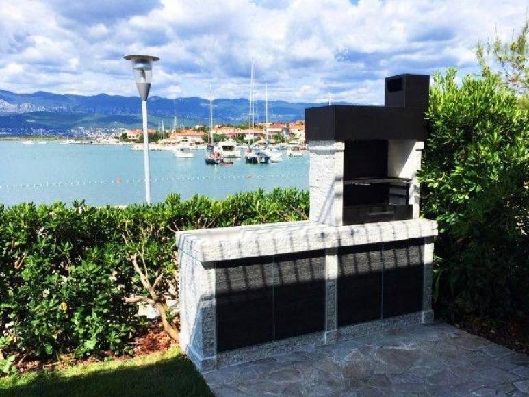 Outdoor Kitchen